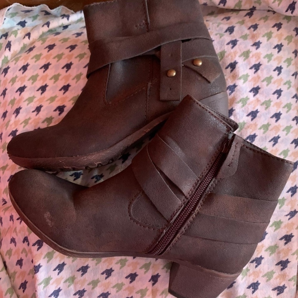 Boots - Picture 5 of 5